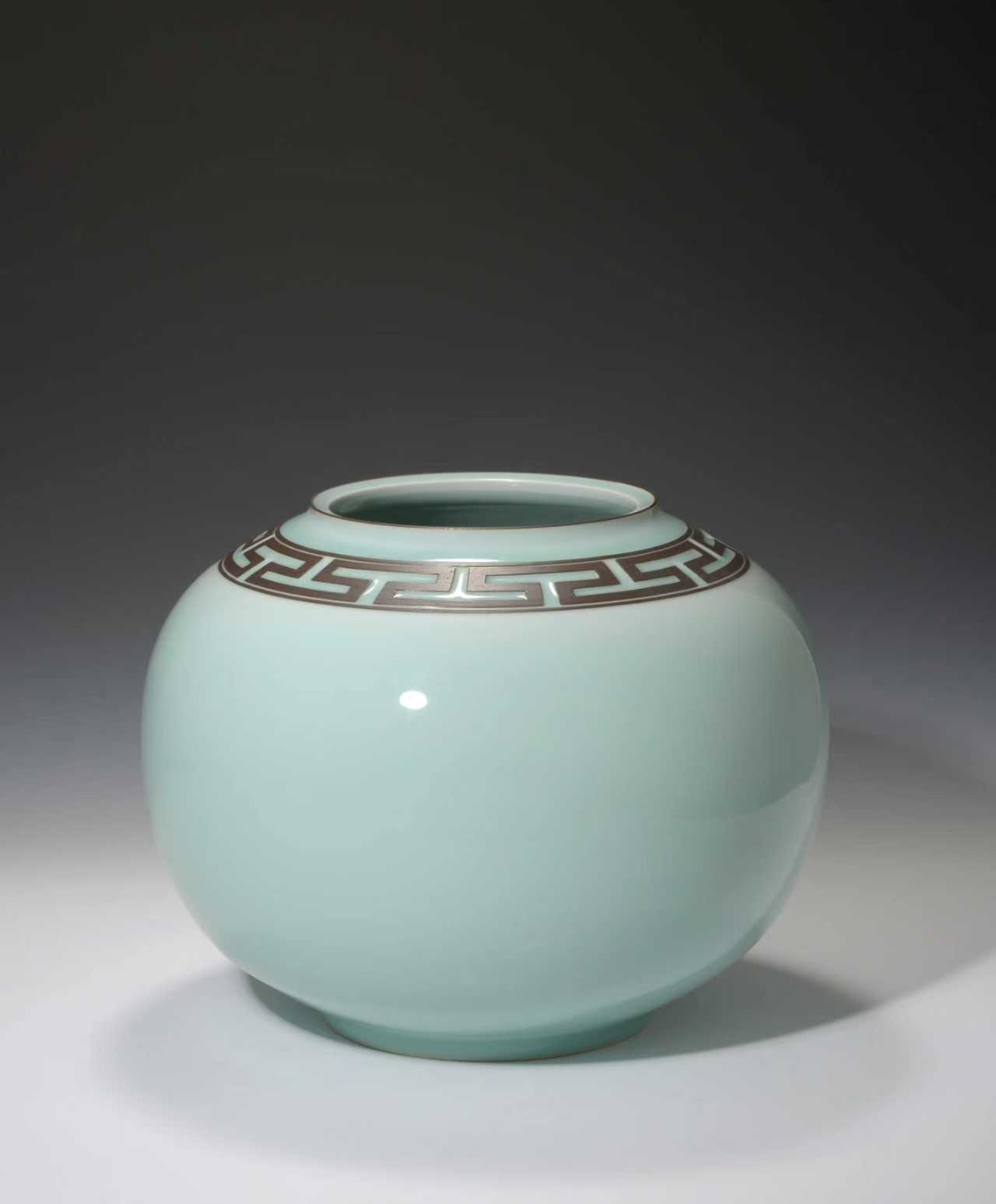 Longquan celadon work by Su Wei