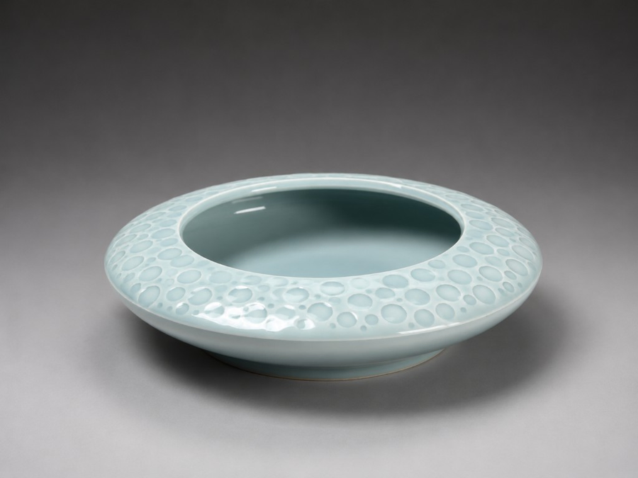 Longquan celadon work by Su Wei